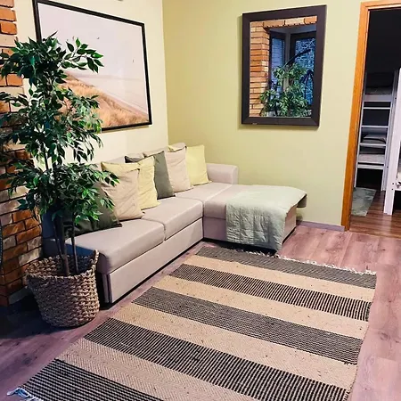 Maradj Meg Vendeghaz * Balatonakarattya